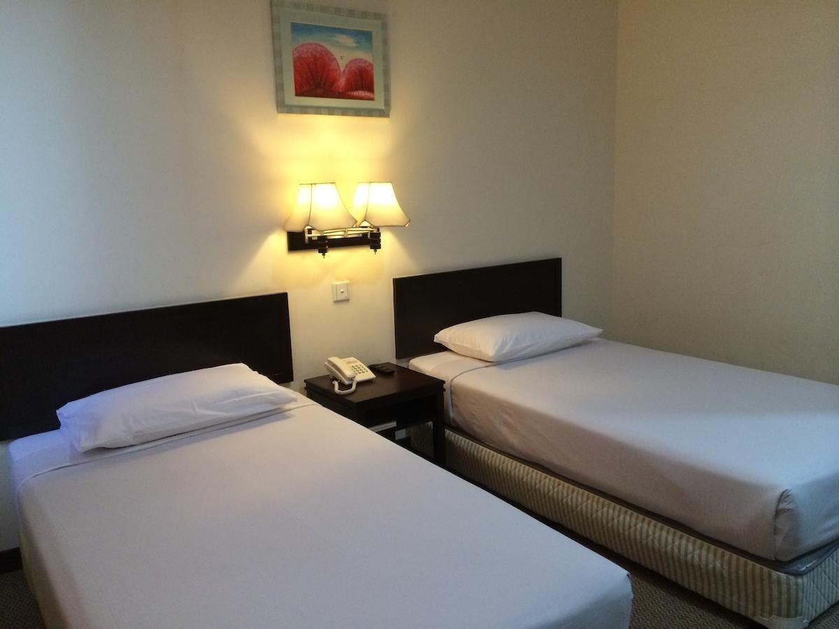 Carlton Hotel Shah Alam Bagian luar foto
