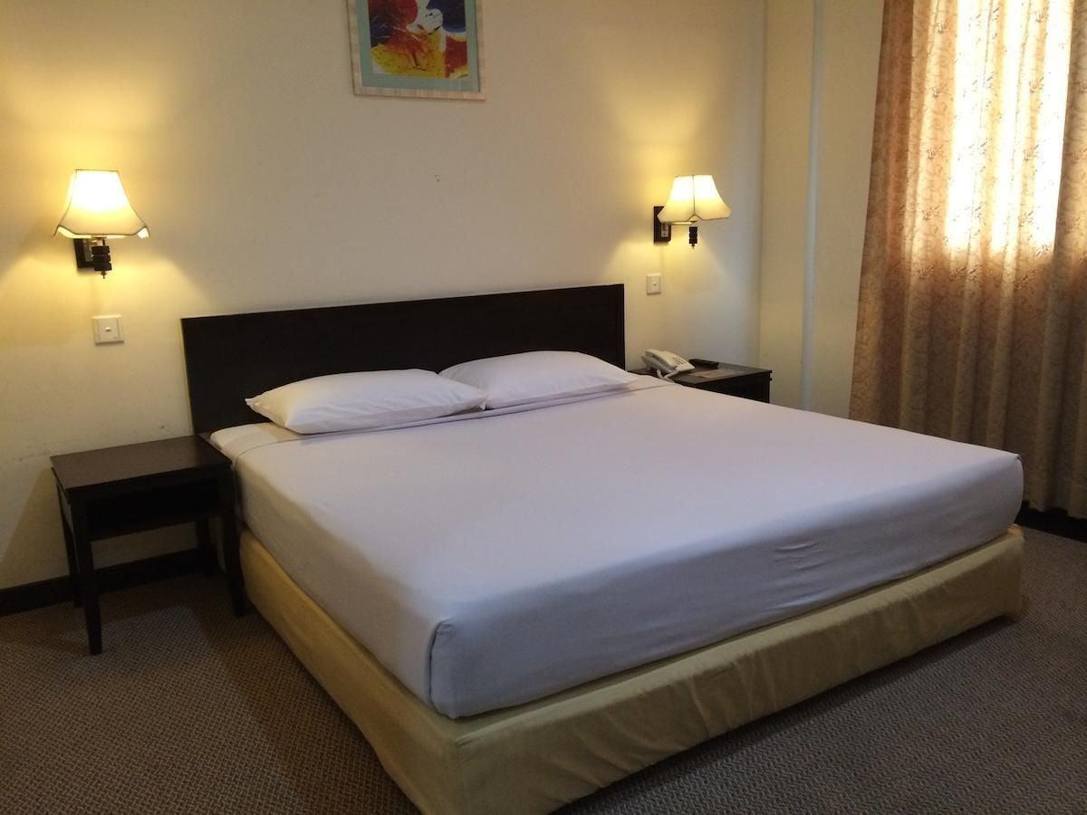 Carlton Hotel Shah Alam Bagian luar foto