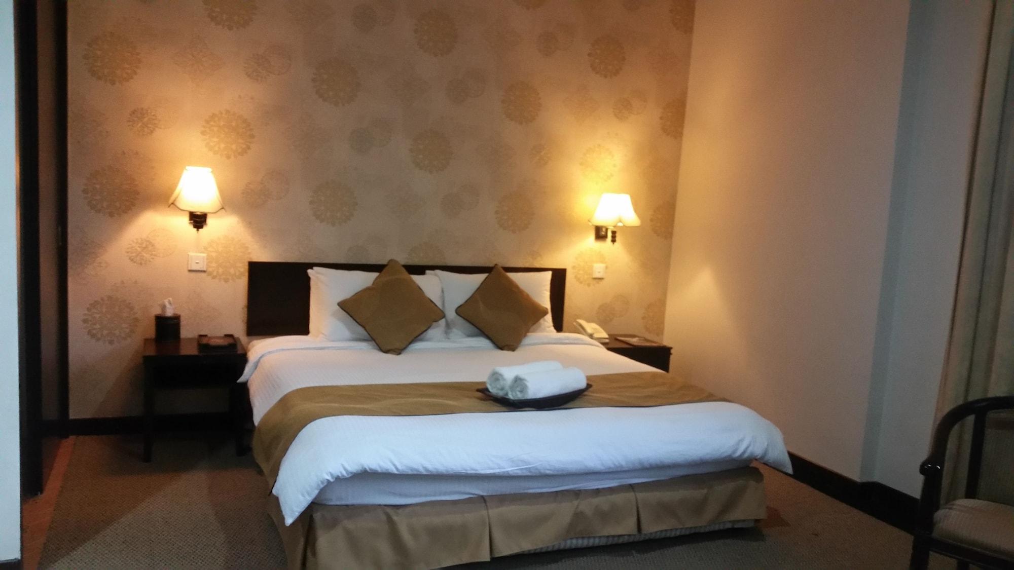 Carlton Hotel Shah Alam Bagian luar foto
