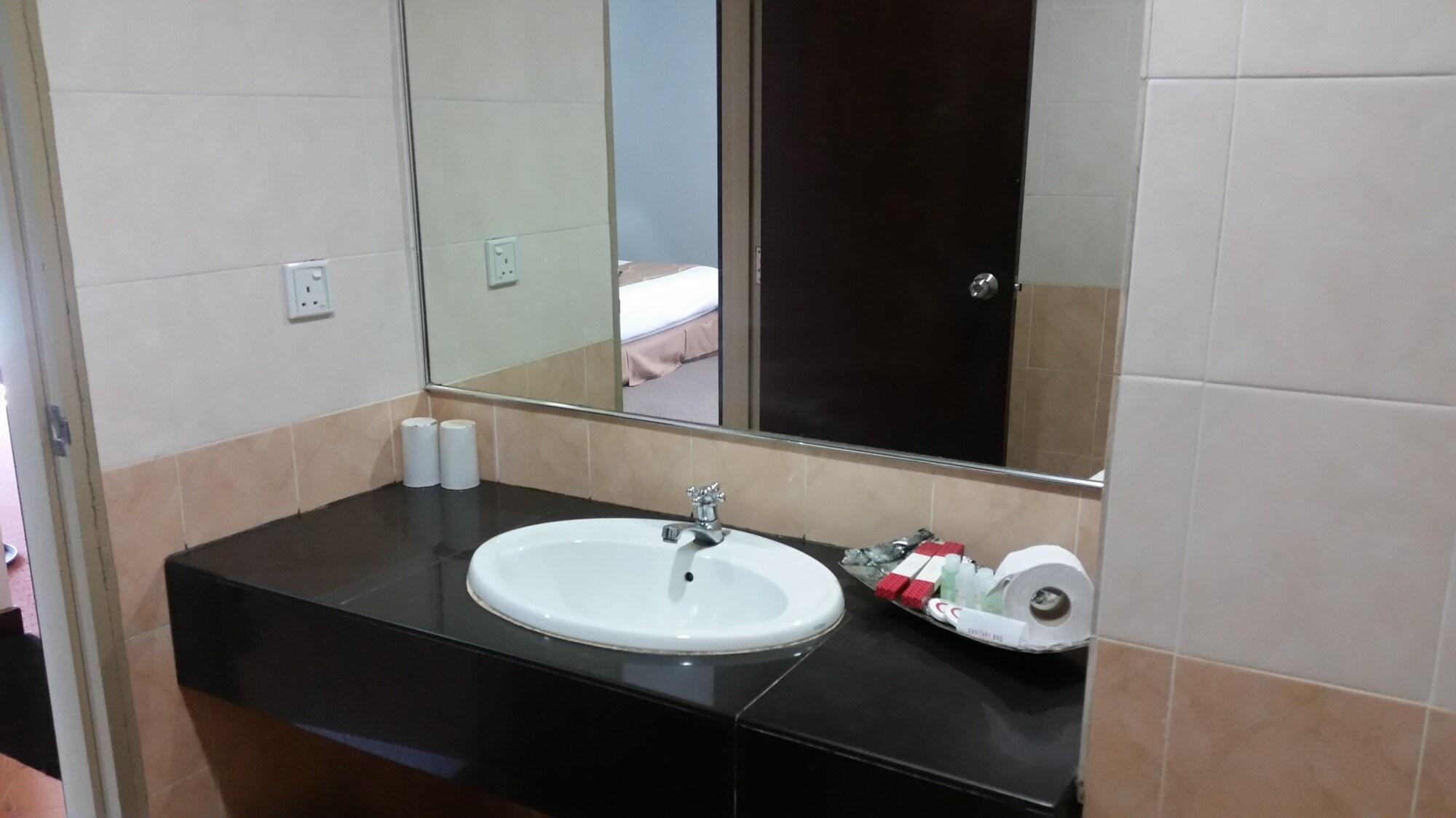 Carlton Hotel Shah Alam Bagian luar foto