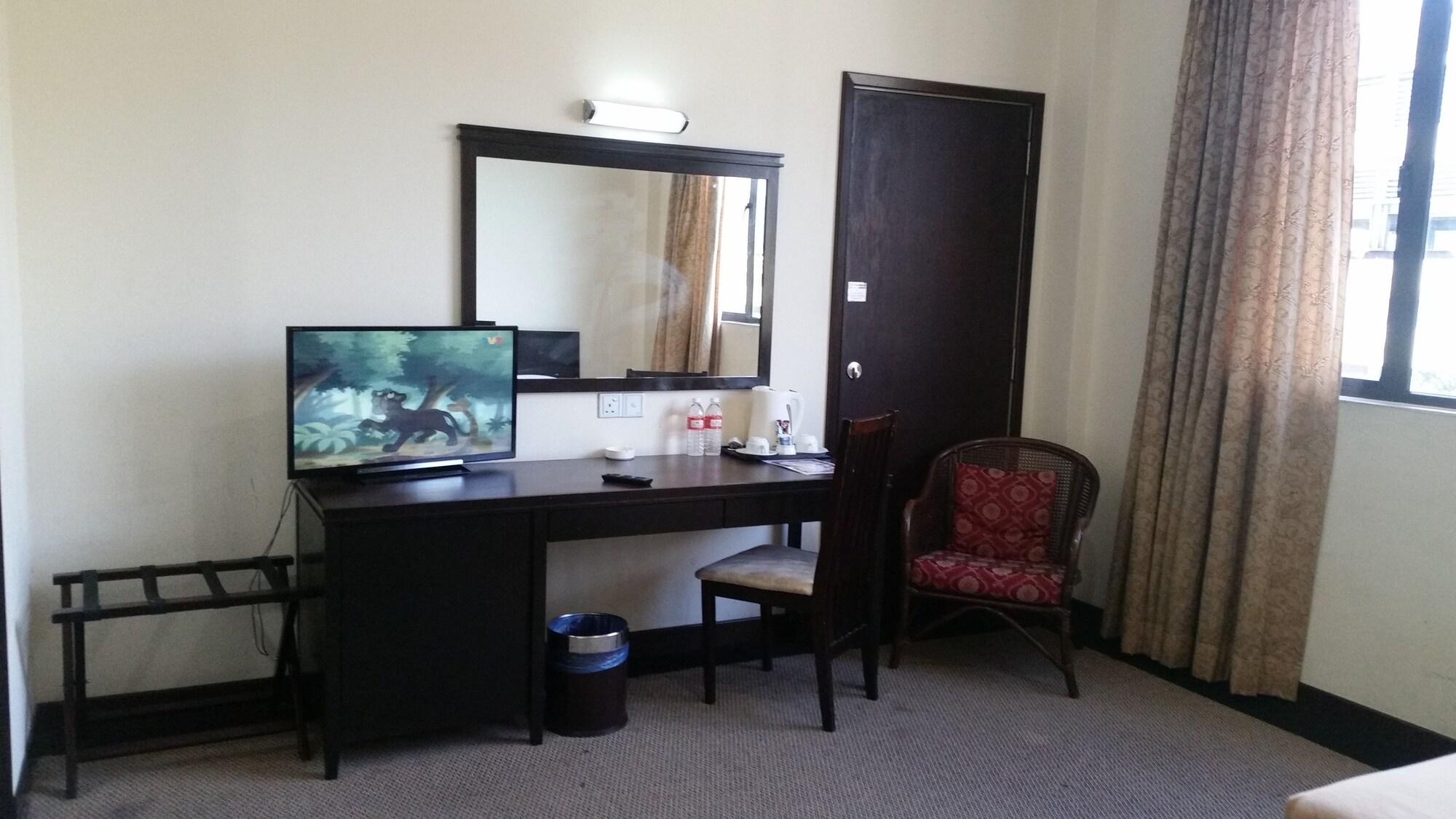 Carlton Hotel Shah Alam Bagian luar foto