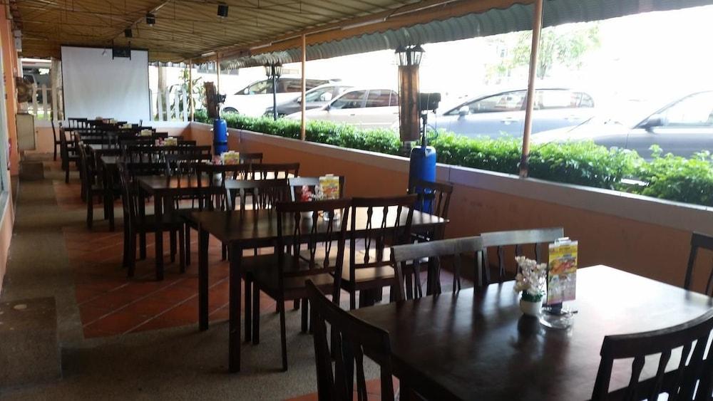 Carlton Hotel Shah Alam Bagian luar foto