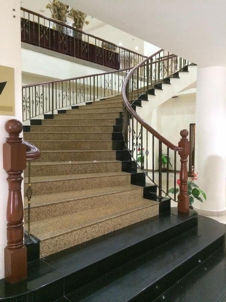 Carlton Hotel Shah Alam Bagian luar foto