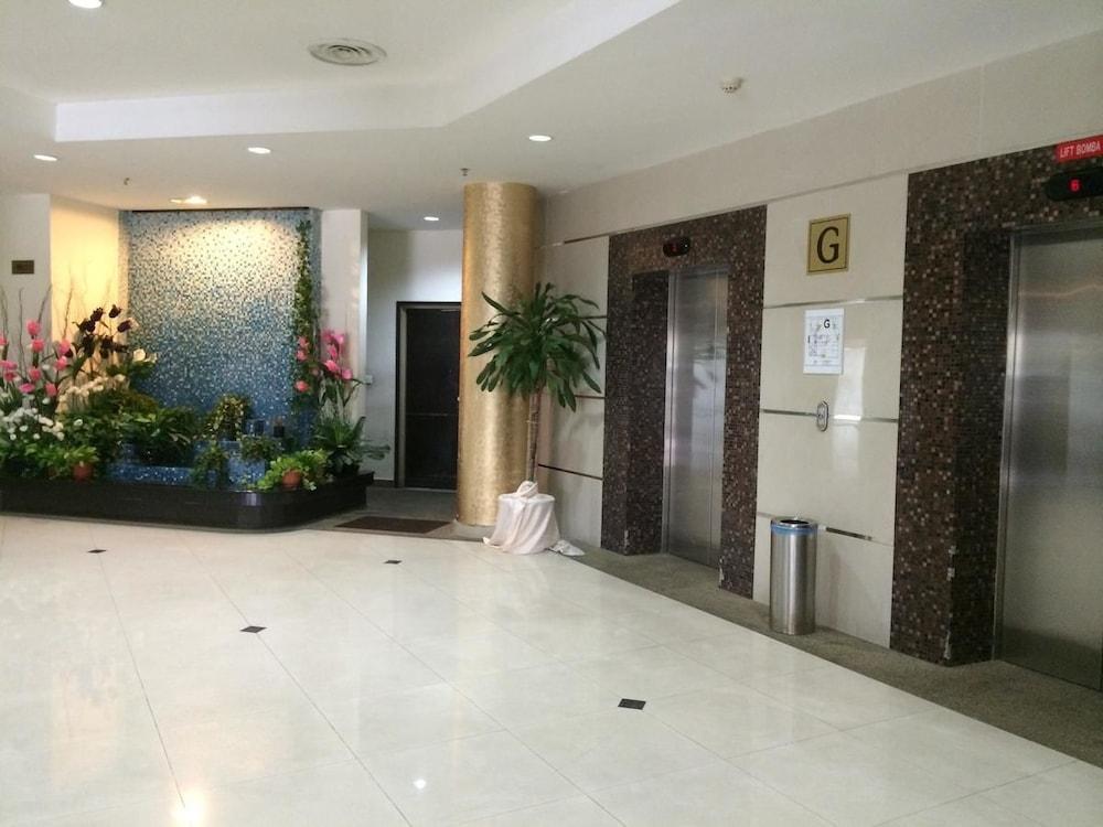 Carlton Hotel Shah Alam Bagian luar foto