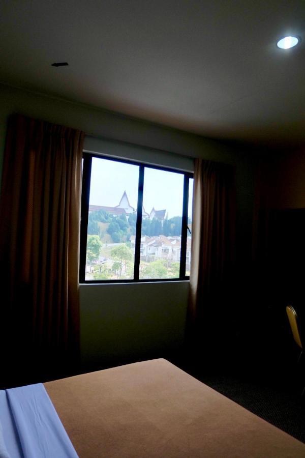 Carlton Hotel Shah Alam Bagian luar foto