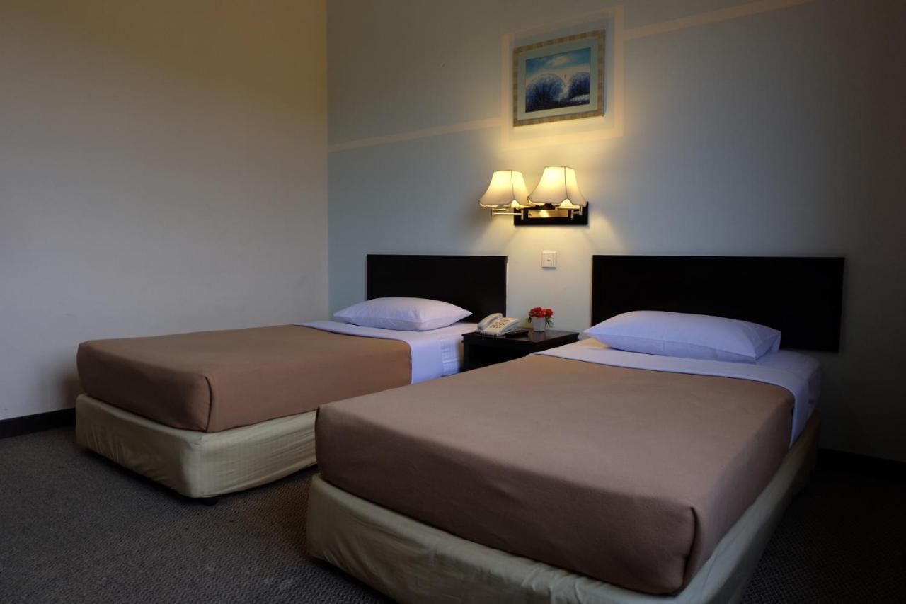 Carlton Hotel Shah Alam Bagian luar foto