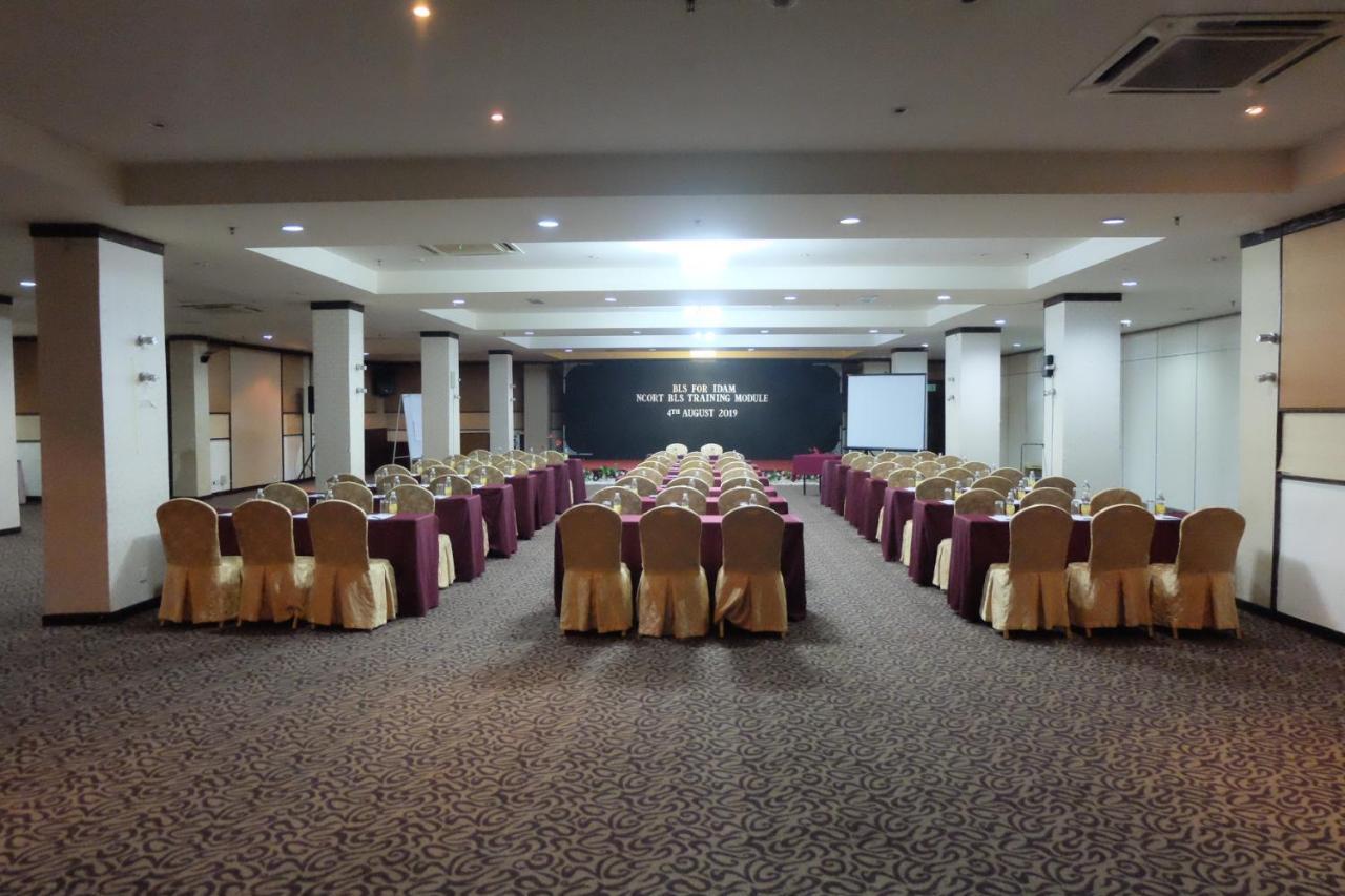 Carlton Hotel Shah Alam Bagian luar foto