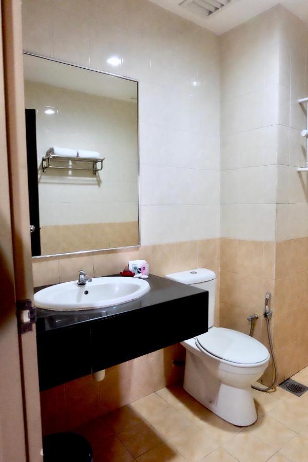 Carlton Hotel Shah Alam Bagian luar foto
