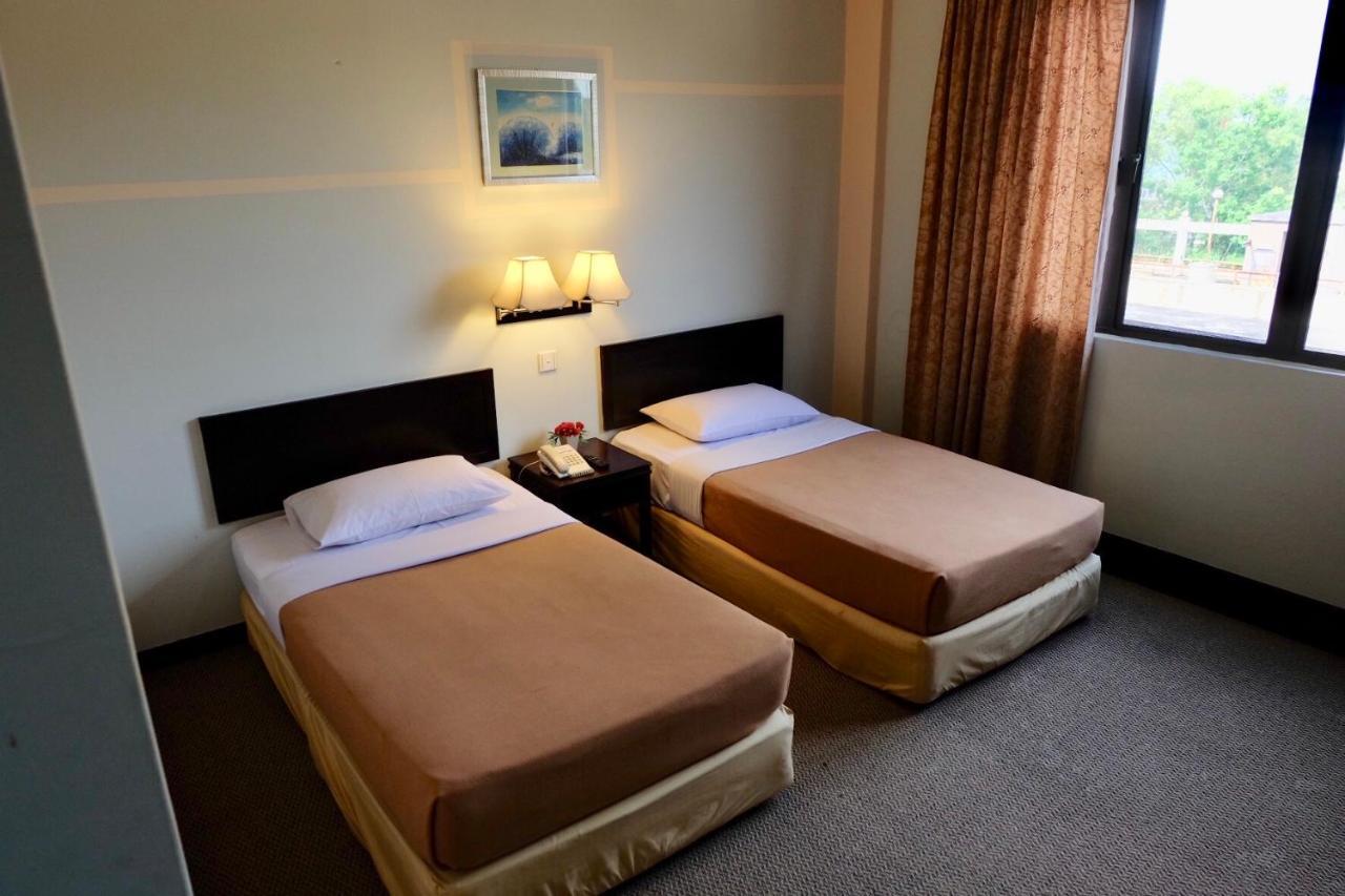 Carlton Hotel Shah Alam Bagian luar foto