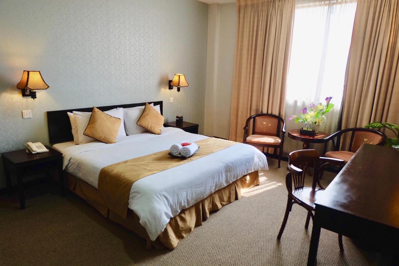 Carlton Hotel Shah Alam Bagian luar foto