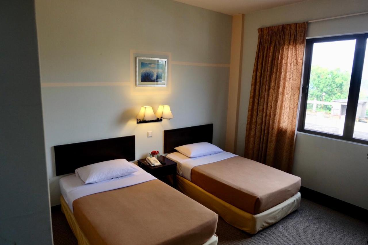 Carlton Hotel Shah Alam Bagian luar foto