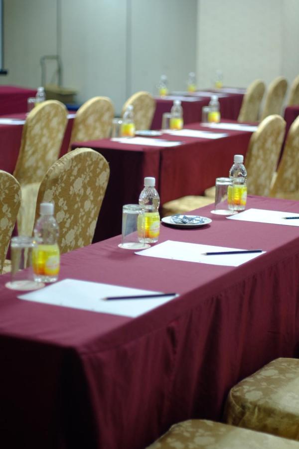 Carlton Hotel Shah Alam Bagian luar foto
