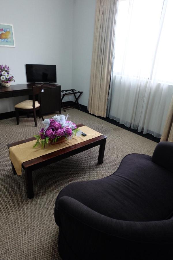 Carlton Hotel Shah Alam Bagian luar foto